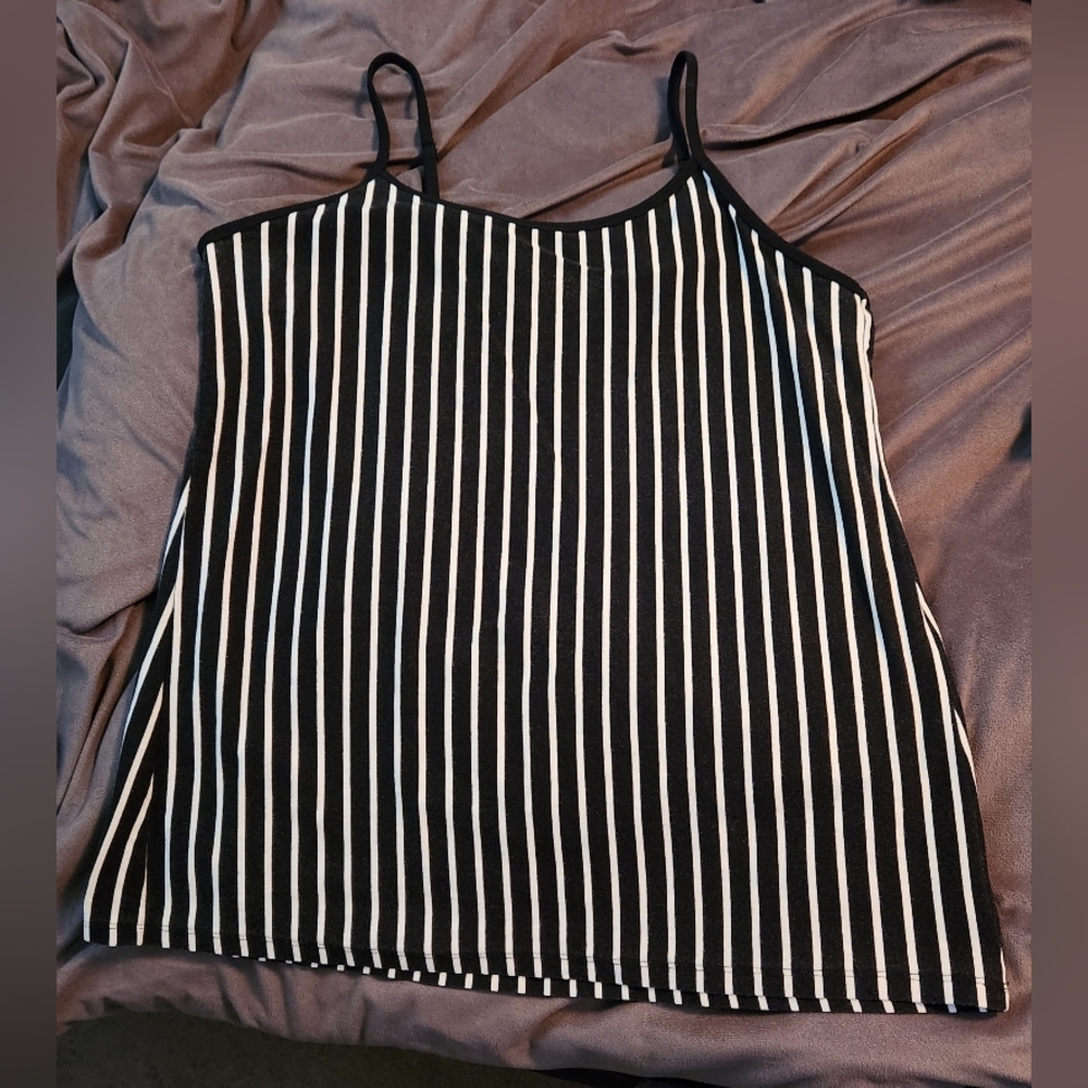 Torrid Foxy Black and White Adjustable Strap Striped Camisole Size 3 - Picture 3 of 6